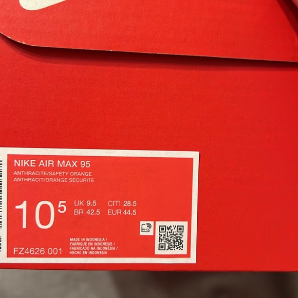 New mens size 10.5 Nike Air Max 95 Limited Edition - Picture 6 of 6